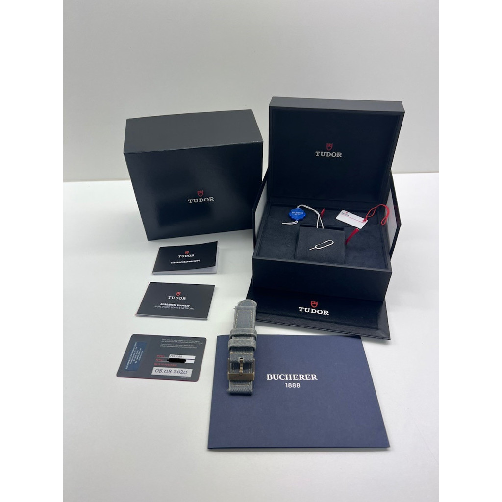 Tudor Black Bay 79250BB