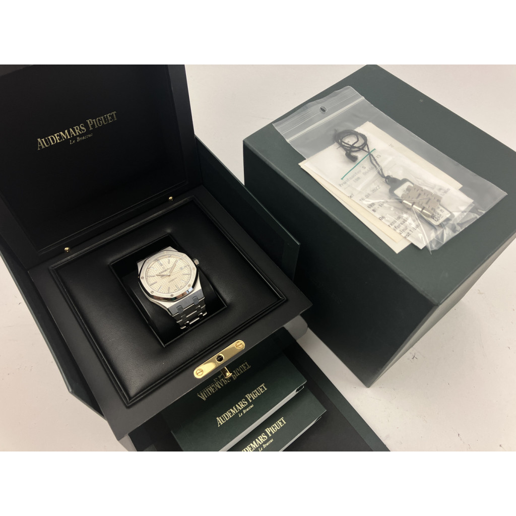 Audemars Piguet Royal Oak 15400ST.OO.1220ST.02