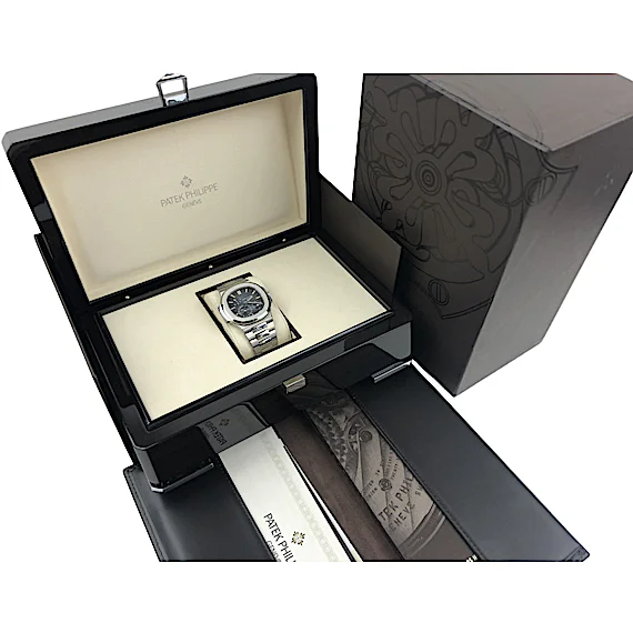 Patek Philippe Nautilus 5712/1A-001 Patek Philippe Nautilus 5712/1A-001