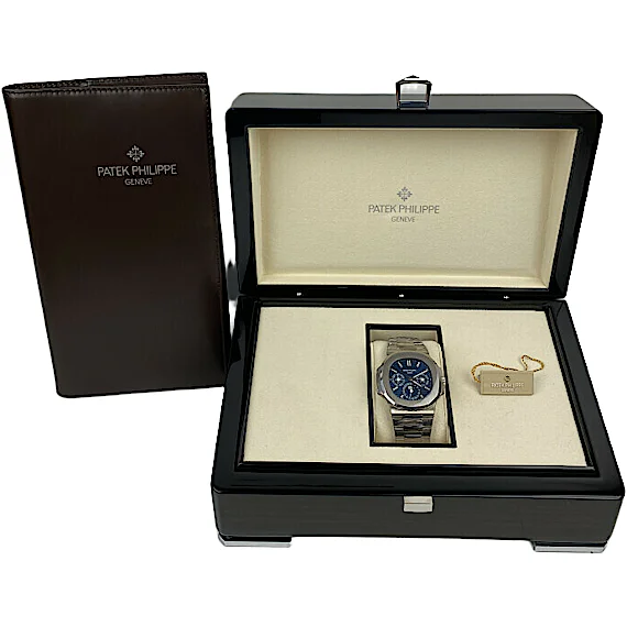 Patek Philippe Nautilus 5740/1G-001 Patek Philippe Nautilus 5740/1G-001