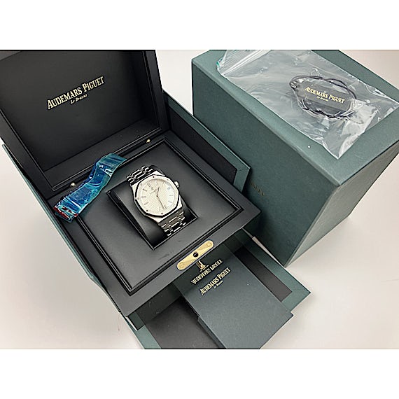 Audemars Piguet Royal Oak 15500ST.OO.1220ST.04  Audemars Piguet Royal Oak 15500ST.OO.1220ST.04