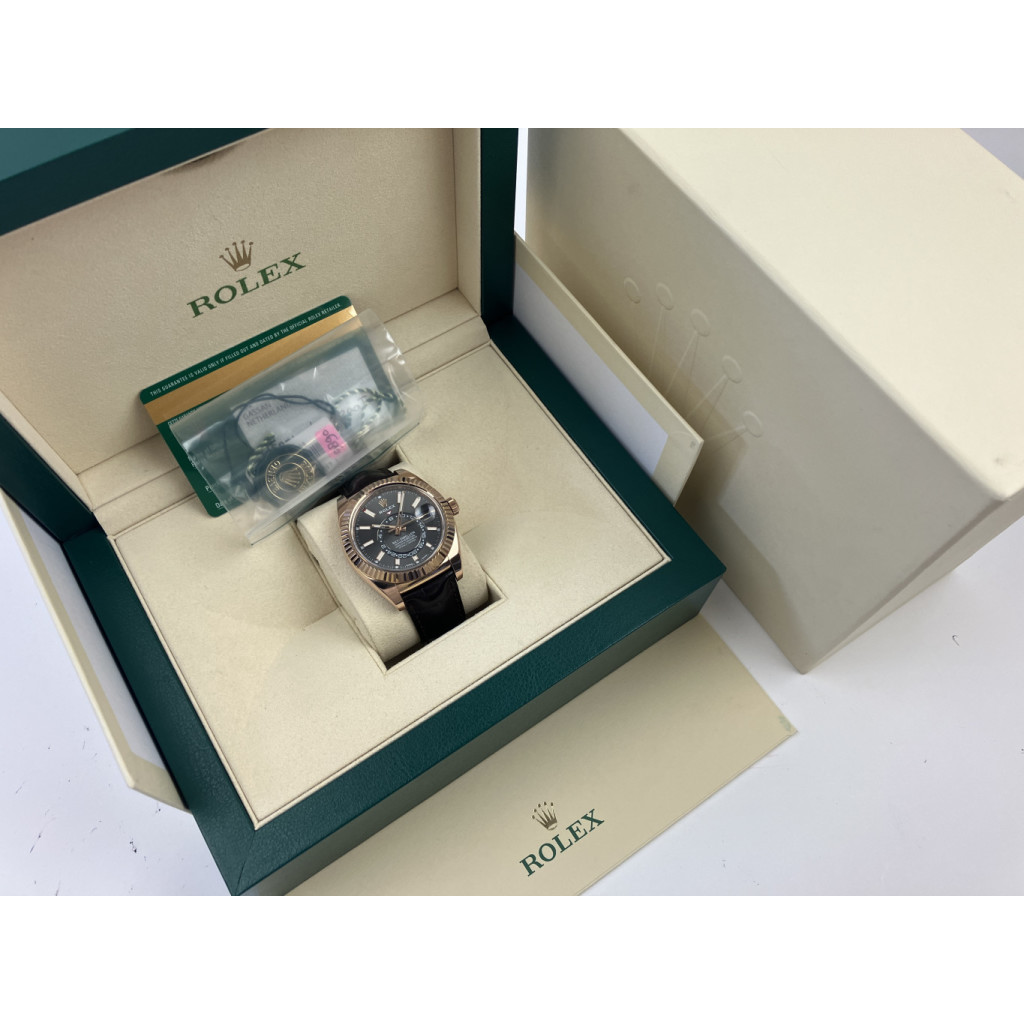 Rolex Sky-Dweller 326135