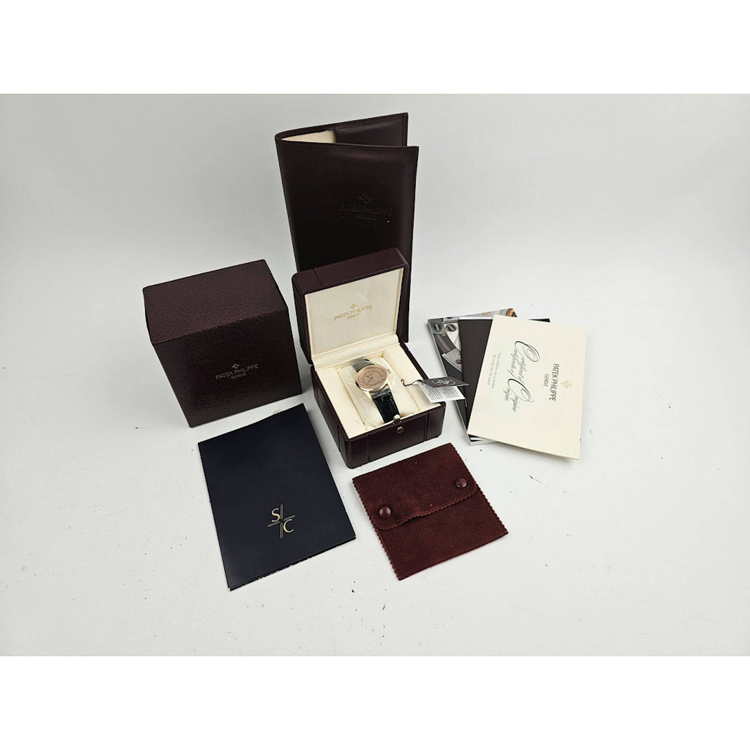 Patek Philippe Calatrava 5000R in undefined CHRONEXT