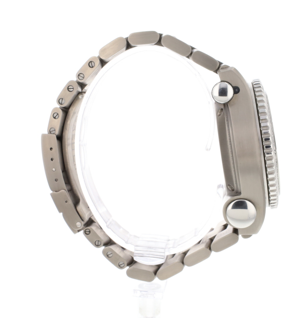 Breitling Emergency E56121.1