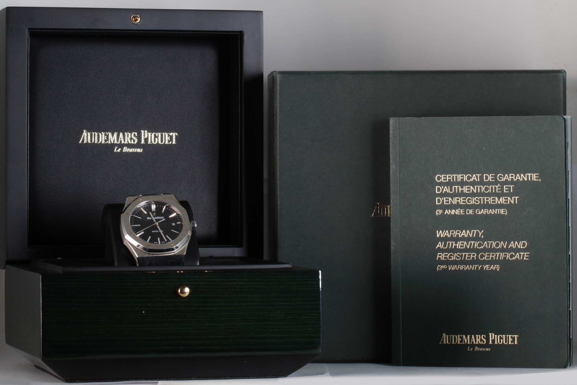 Audemars Piguet Royal Oak 15400ST.OO.1220ST.01