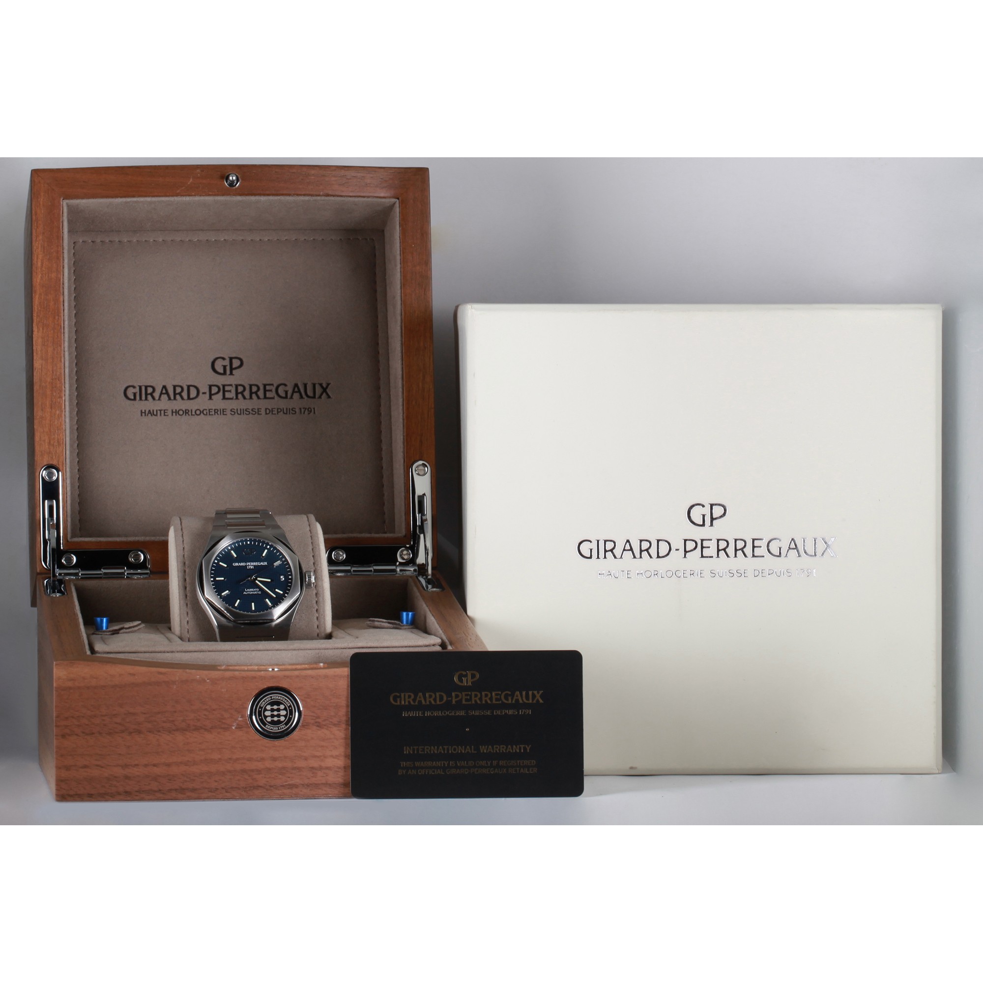 Girard Perregaux Laureato 81010-11-431-11A