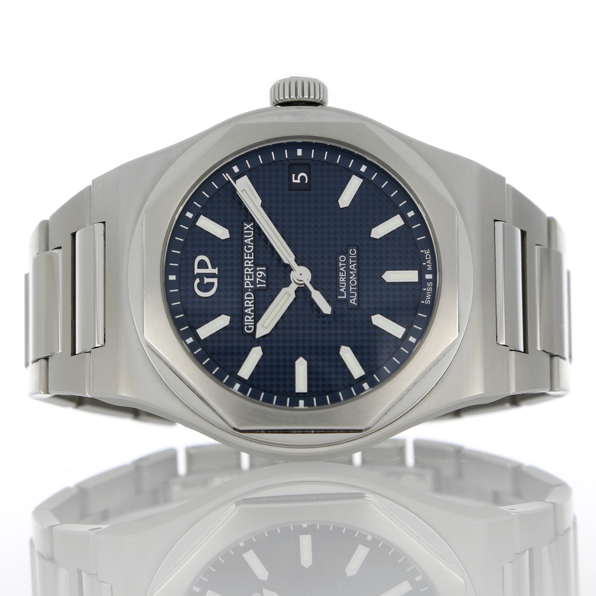 Girard Perregaux Laureato 81010-11-431-11A