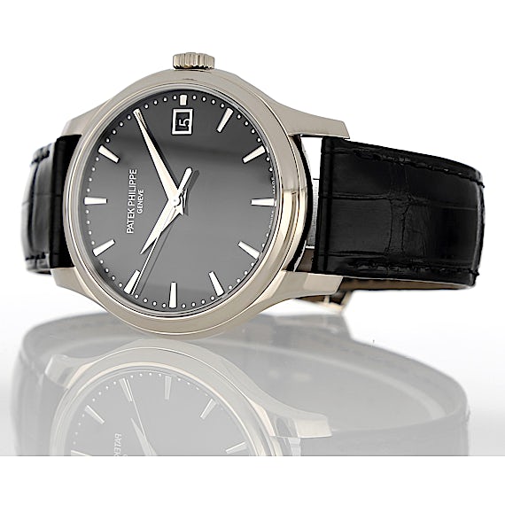 Patek Philippe Calatrava 5227G - 010 Patek Philippe Calatrava 5227G - 010