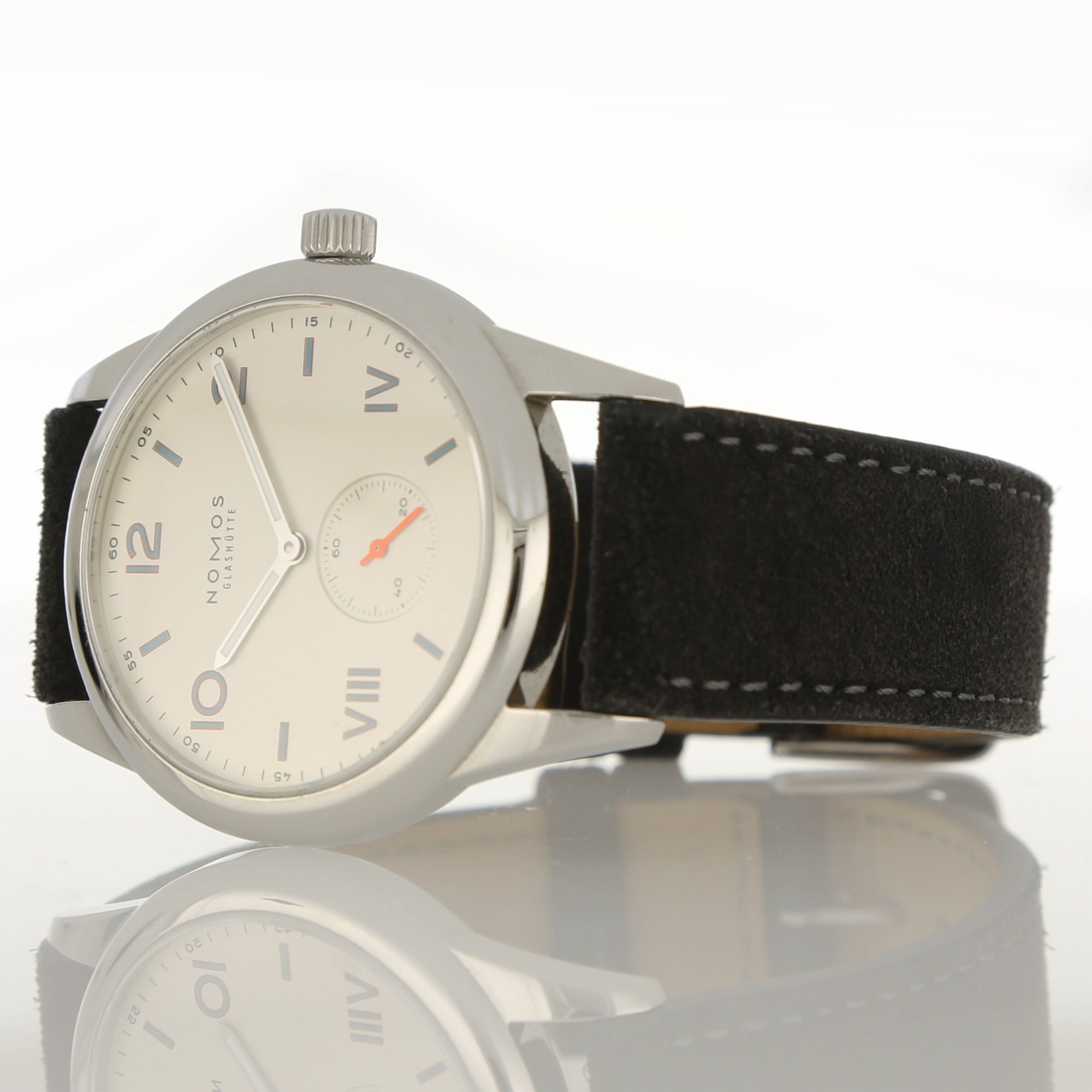 Nomos Club 737