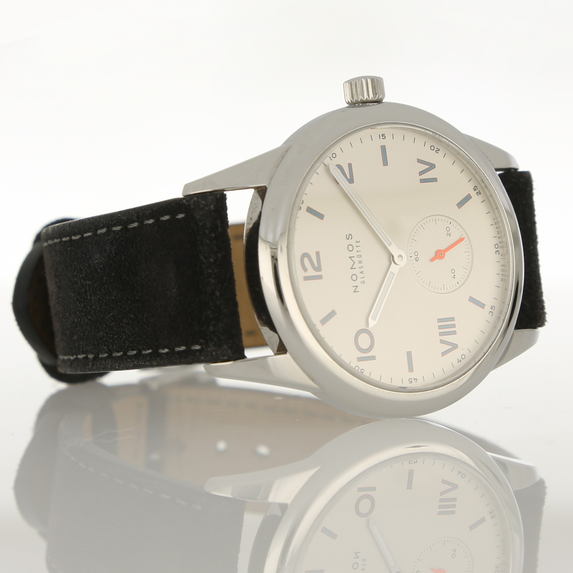 Nomos Club 737