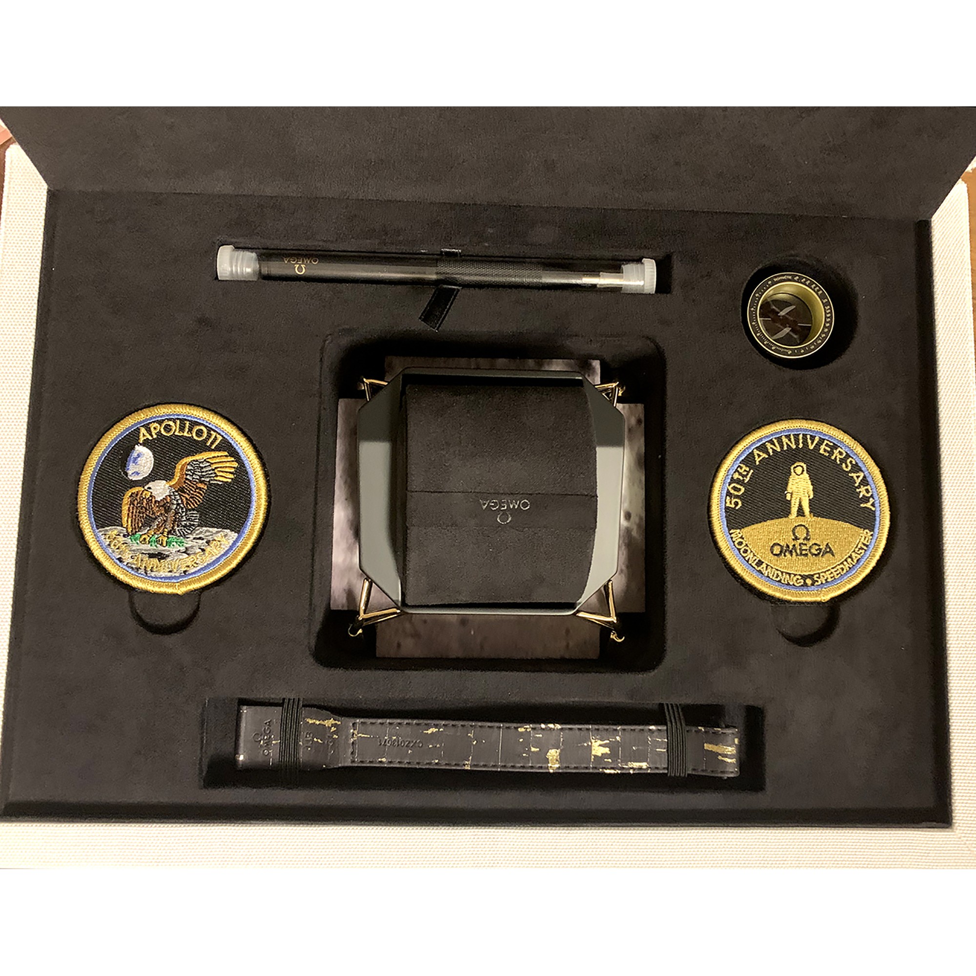 Omega Speedmaster 31020425001001