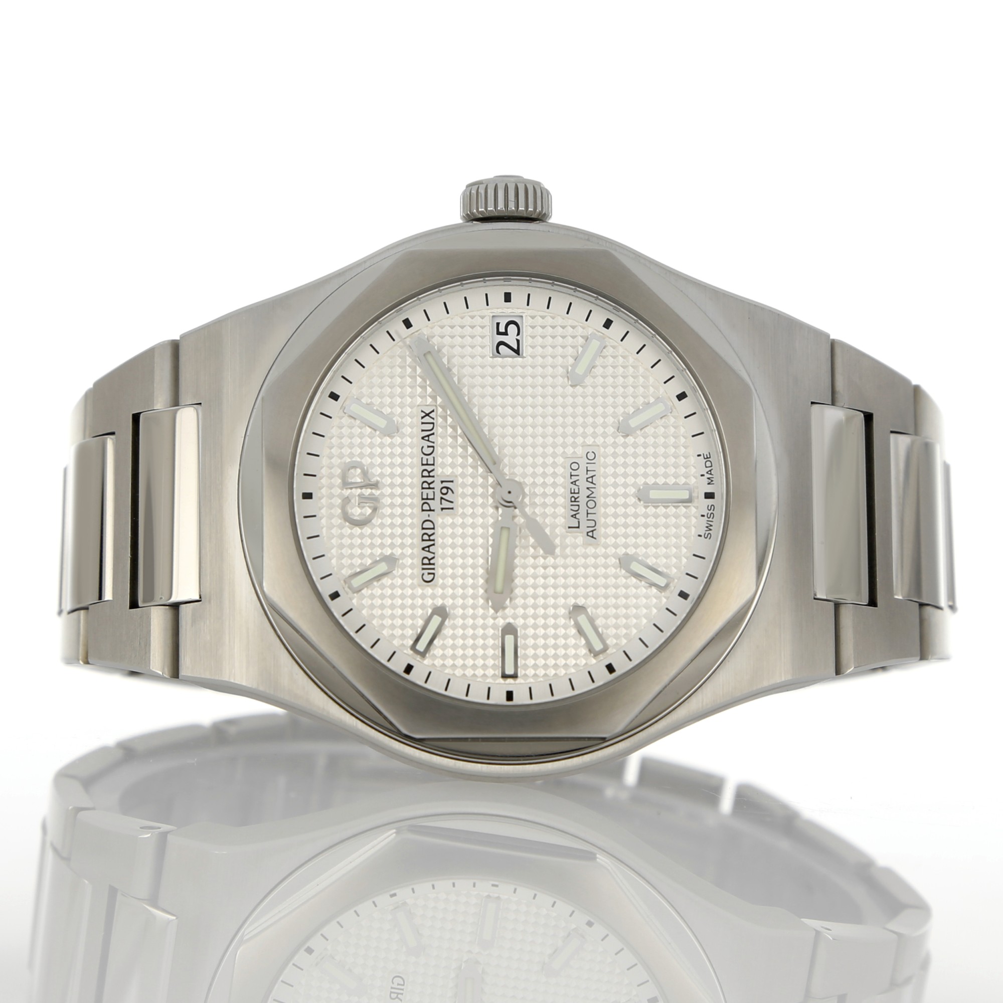 Girard Perregaux Laureato 81010-11-131-11A