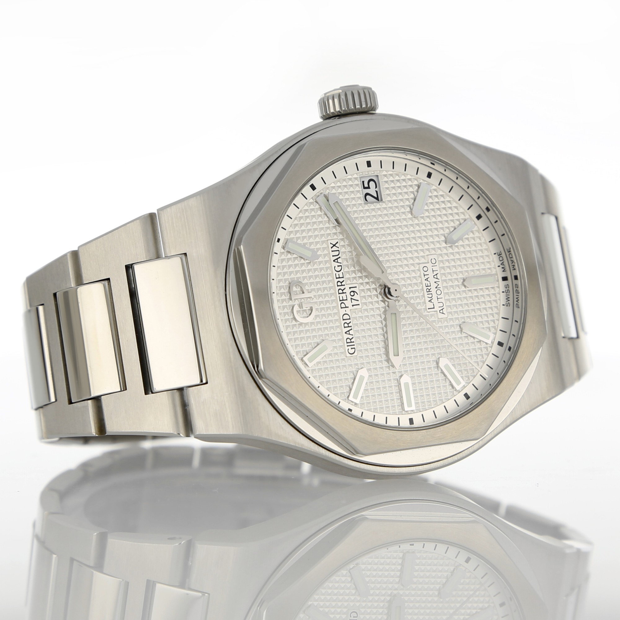Girard Perregaux Laureato 81010-11-131-11A