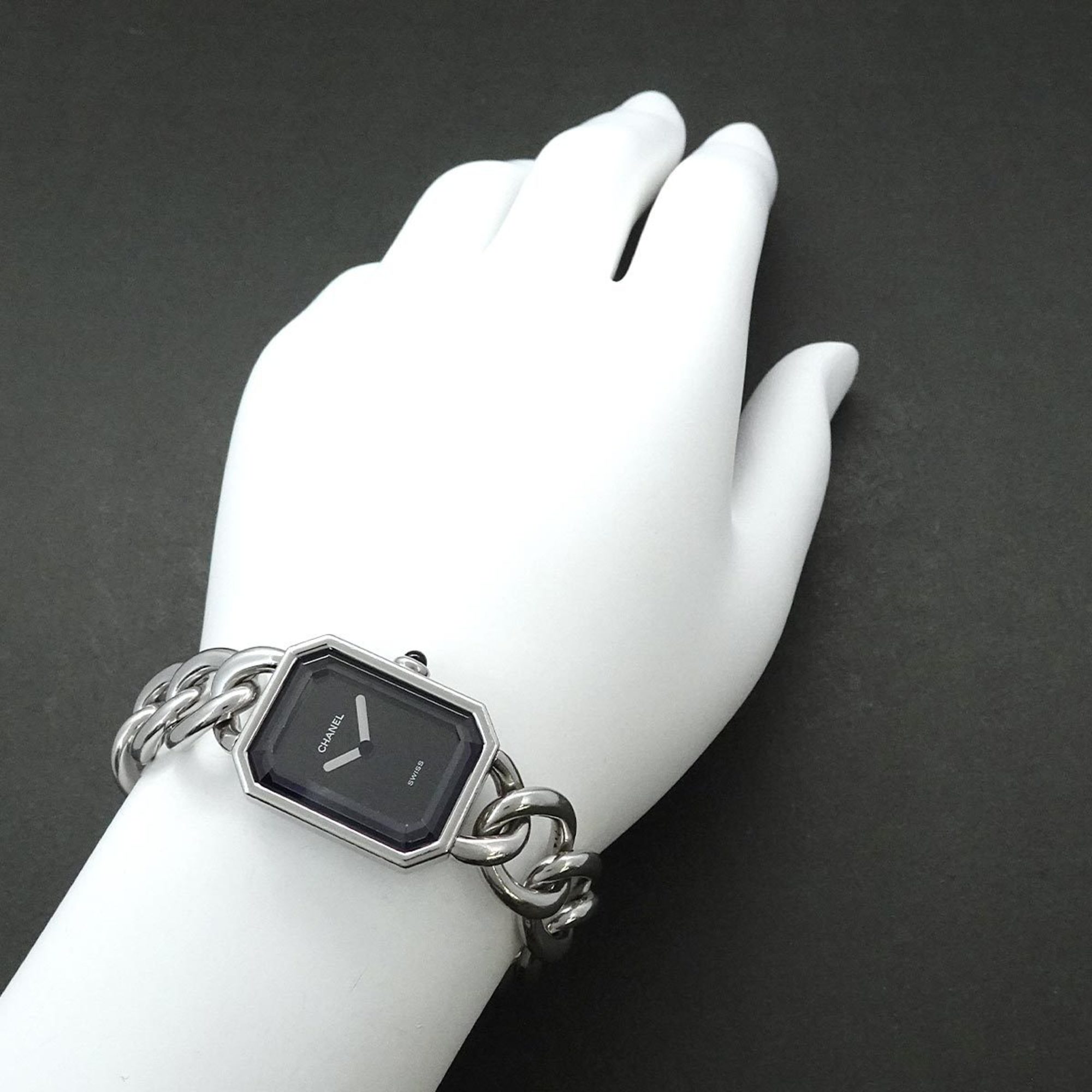 Chanel Premiere H0452 in Stainless Steel | CHRONEXT display picture 1