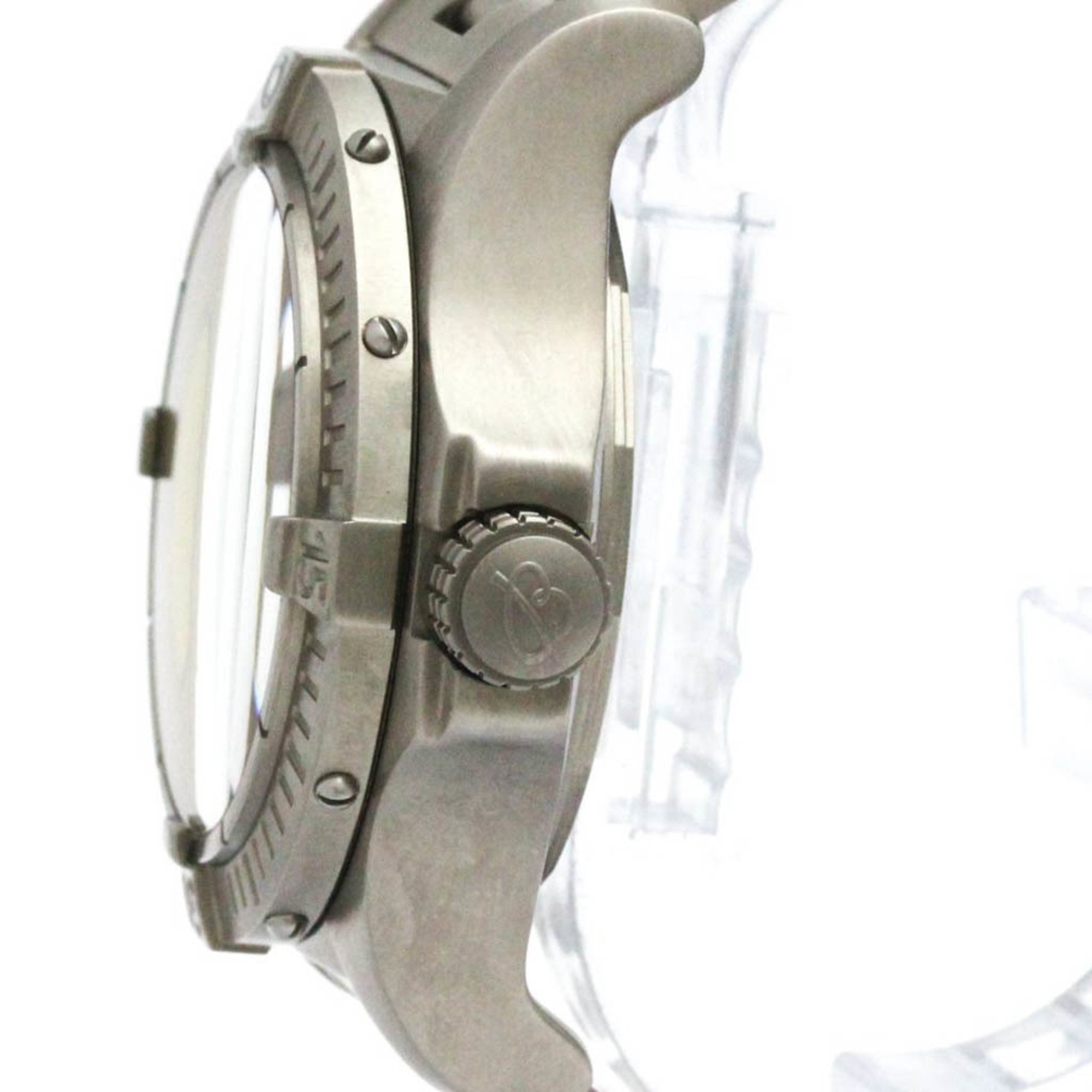 Breitling Avenger E17370