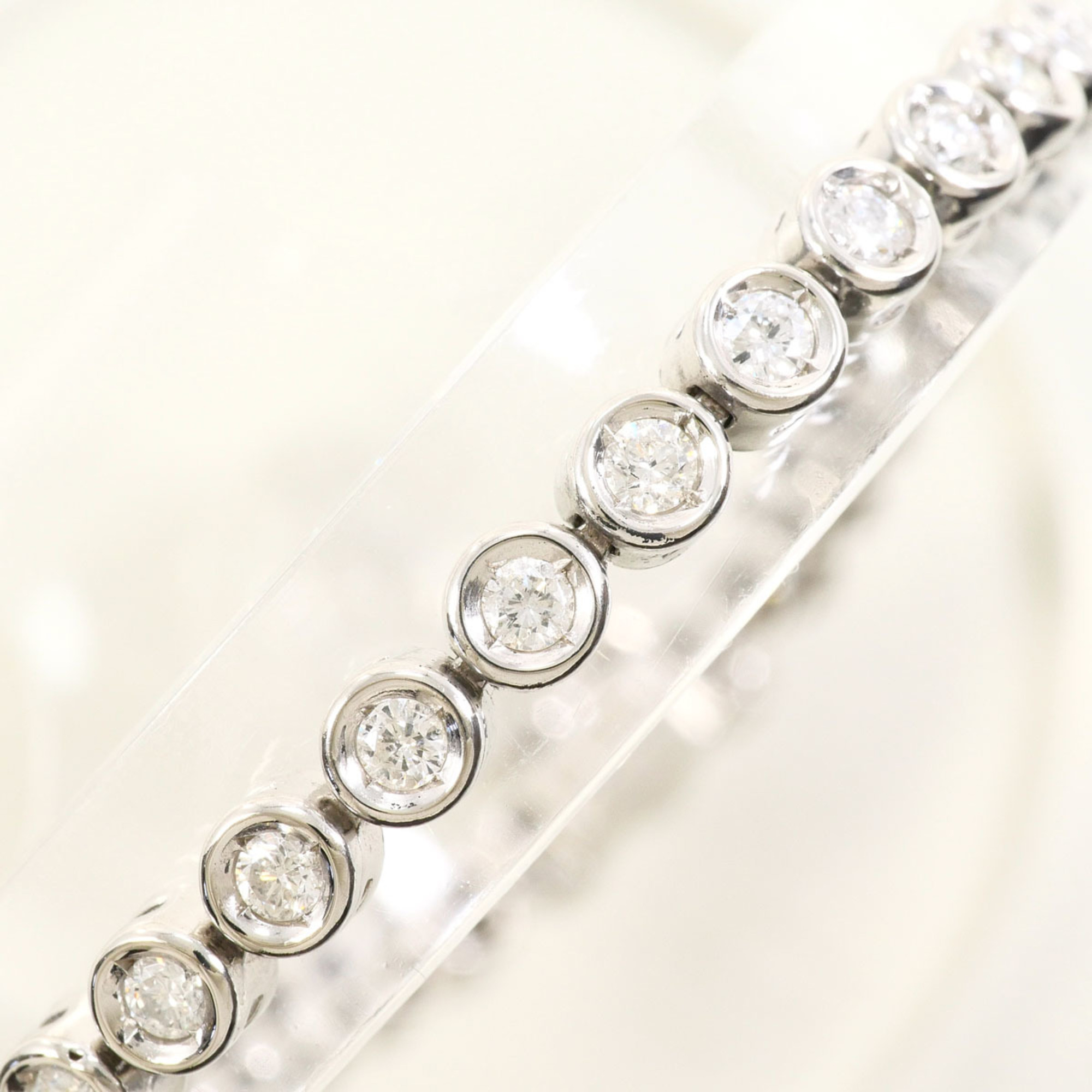 Unbranded PT850 Platinum Bracelet with 2.02ct Diamonds RN0001444