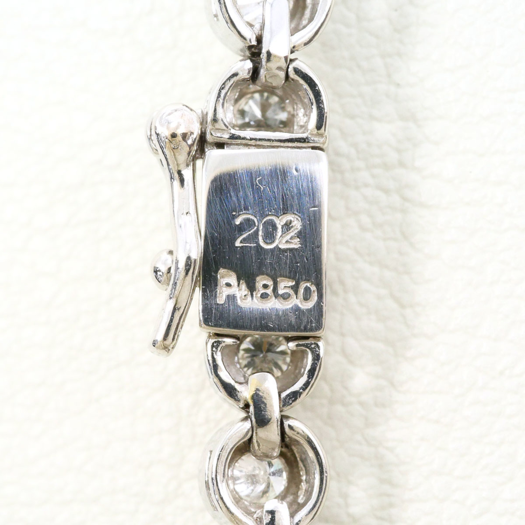 Unbranded PT850 Platinum Bracelet with 2.02ct Diamonds RN0001444
