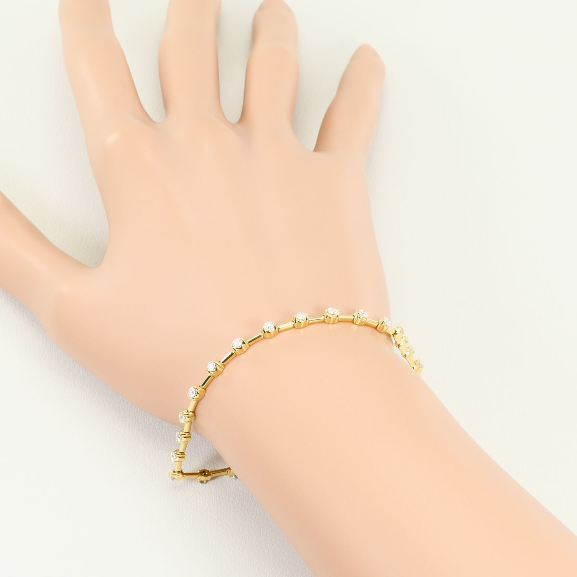 Unbranded 18K Yellow Gold Diamond Bracelet RN0001487