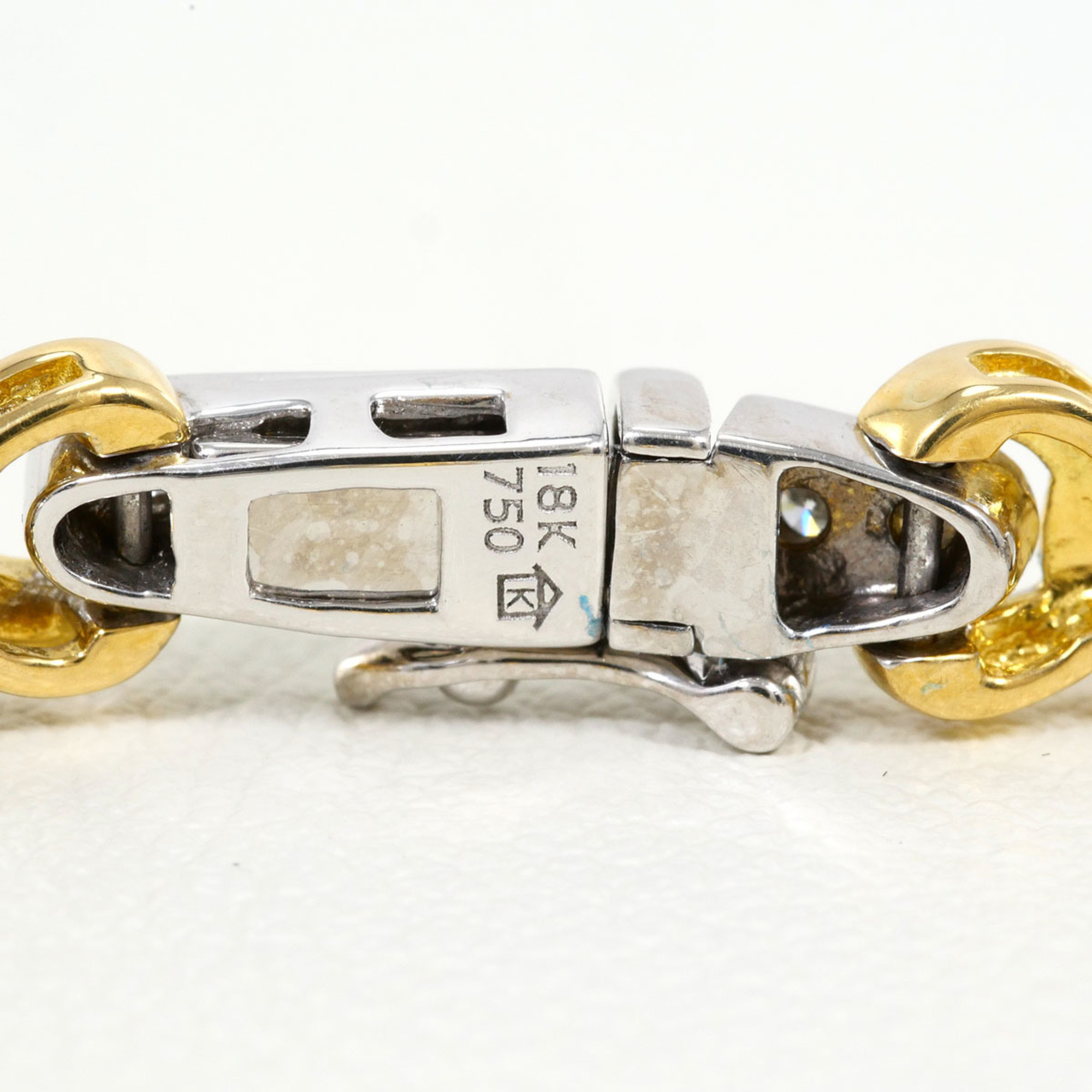 Unbranded 18K Yellow Gold Diamond Bracelet RN0002117