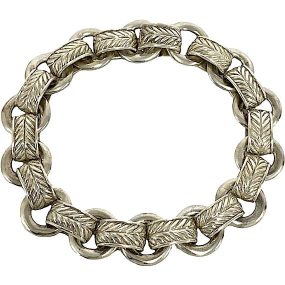 Hermès Vintage Leaf Bracelet RN0002443 Hermès Vintage Leaf Bracelet RN0002443