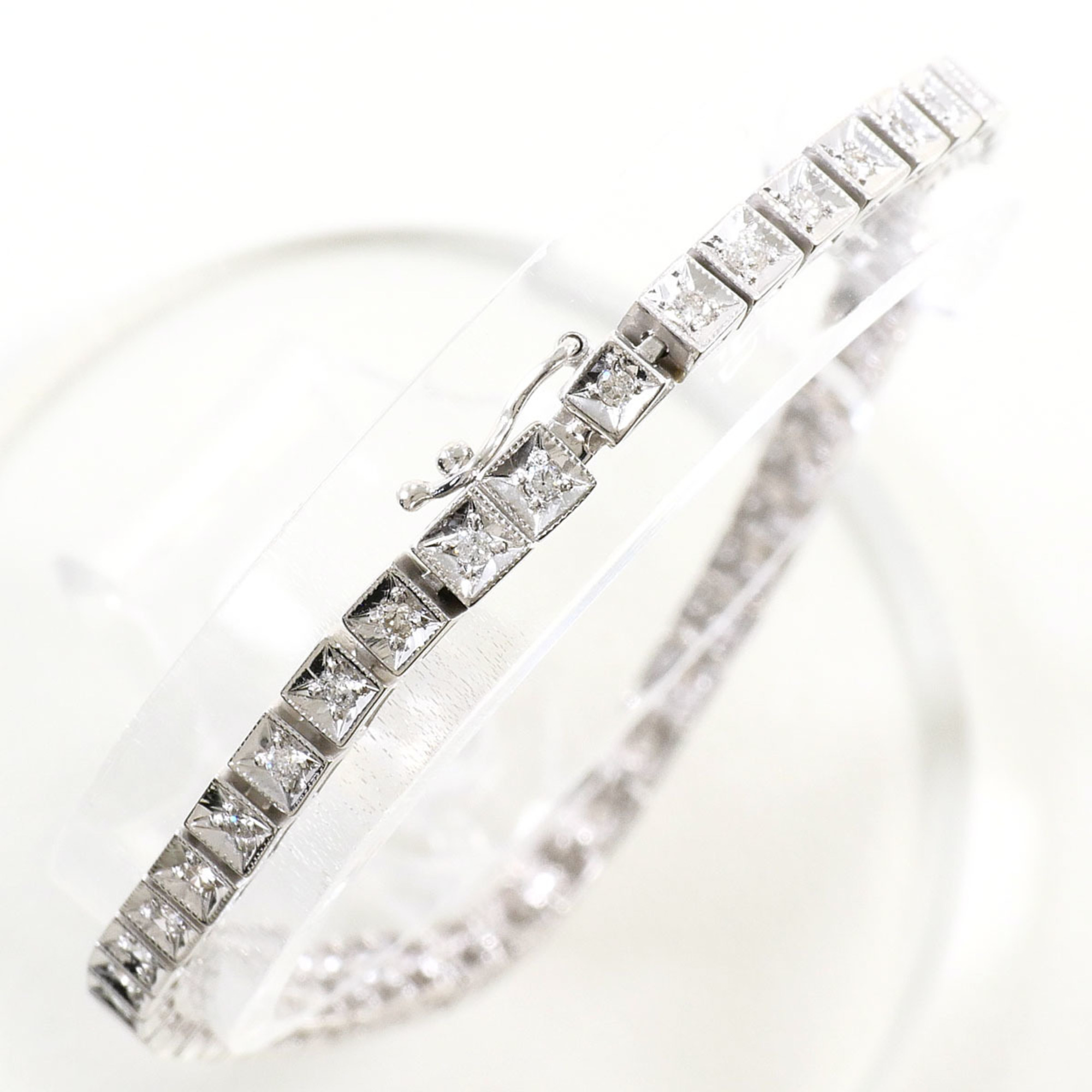 Unbranded 18K WG Bracelet with 0.50ct Diamonds RN0002882