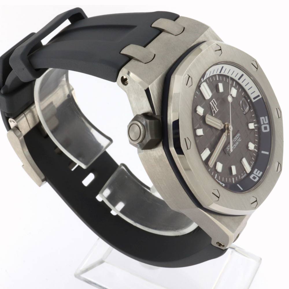 Audemars Piguet Royal Oak Offshore 15720ST.OO.A009CA.01