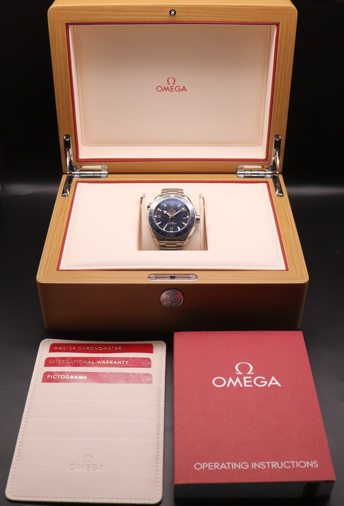 Omega Seamaster Planet Ocean 215.30.44.21.03.001 (Seamaster Planet Ocean Blue)