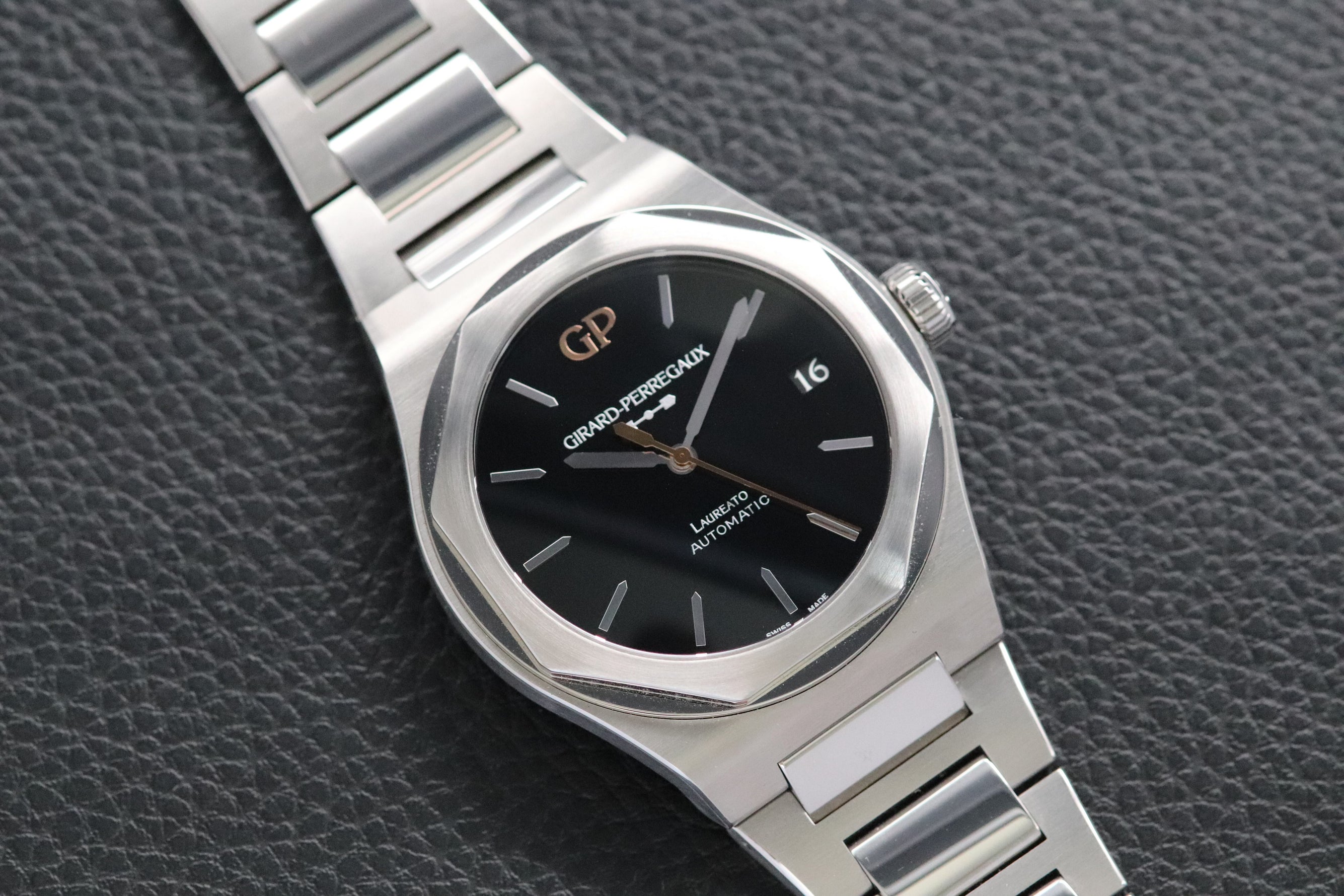 Girard Perregaux Laureato 81010-11-636-11A