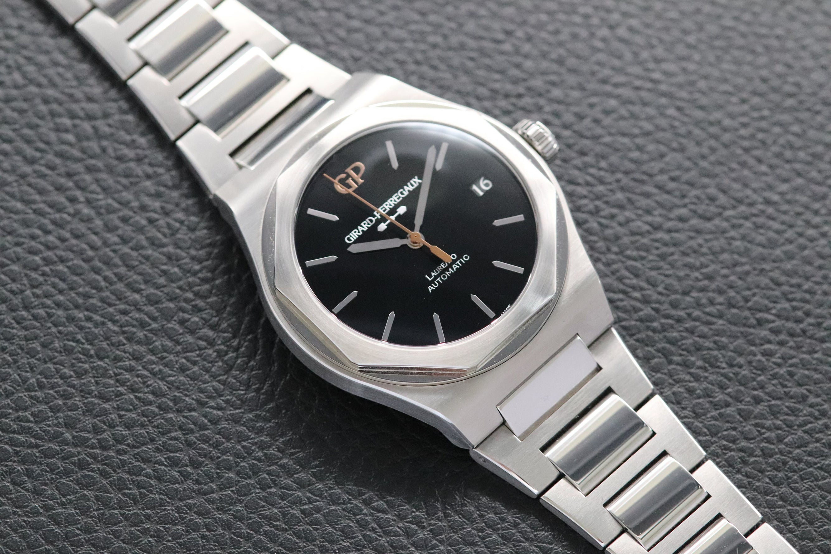 Girard Perregaux Laureato 81010-11-636-11A