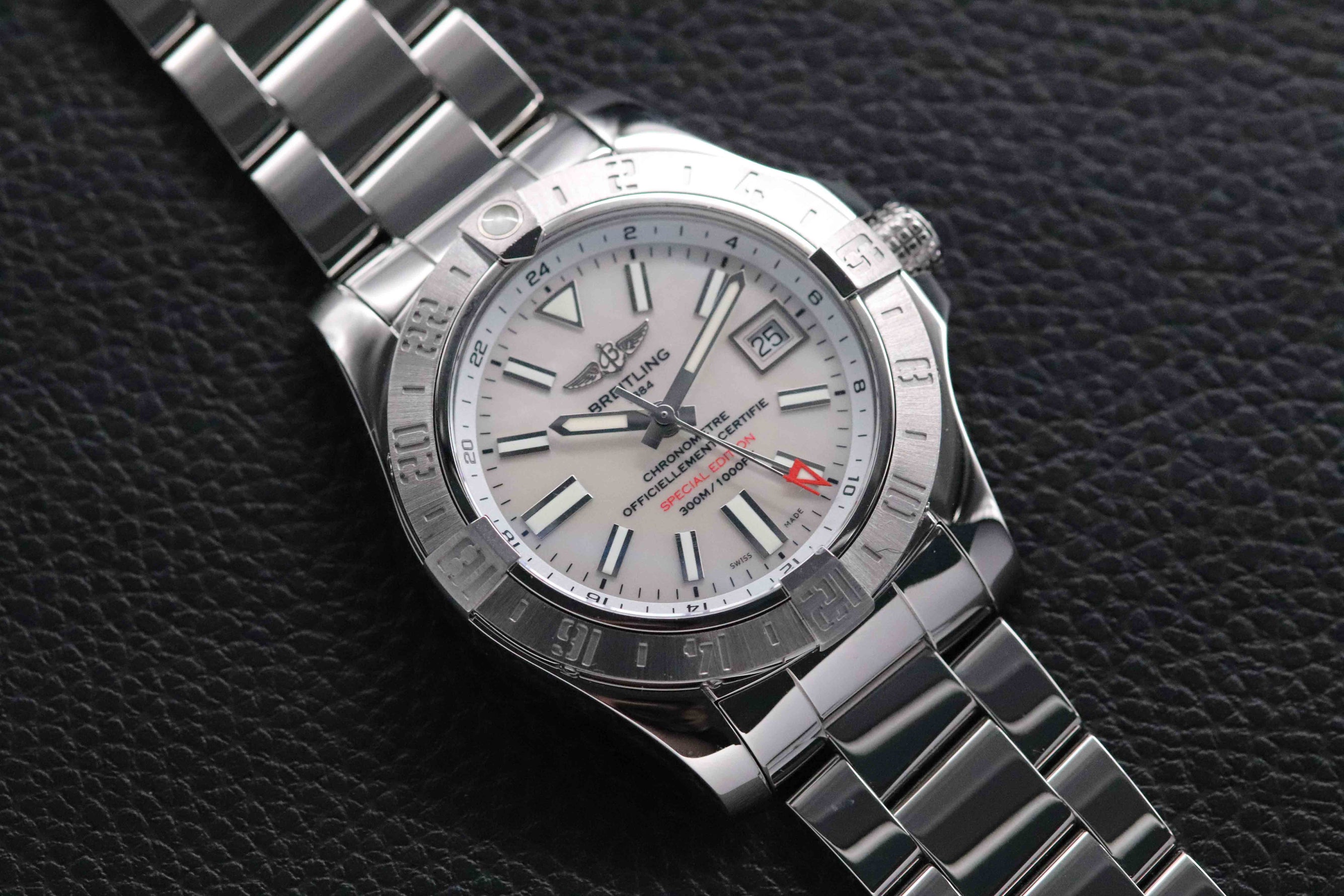 Breitling Avenger II A32390