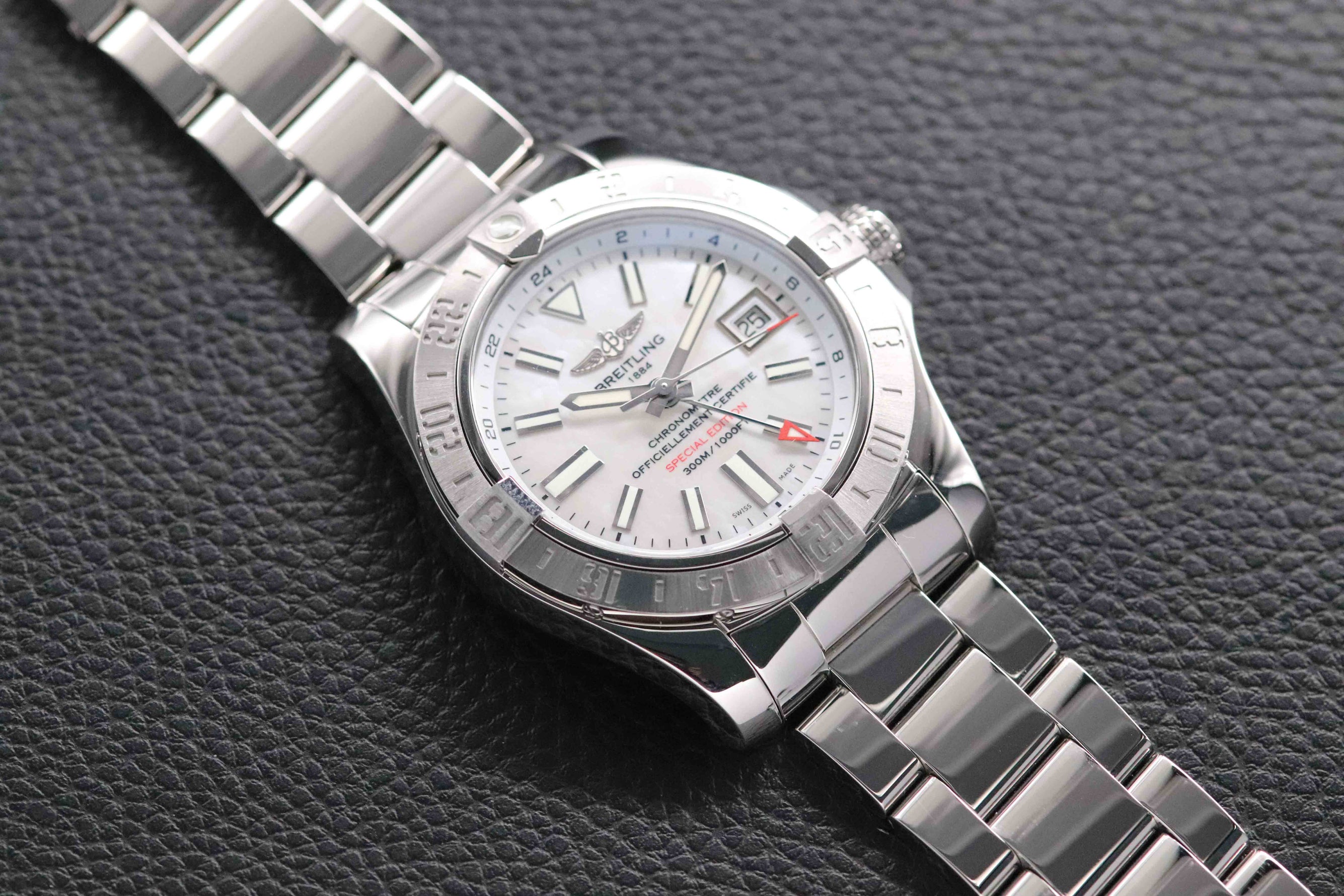 Breitling Avenger II A32390