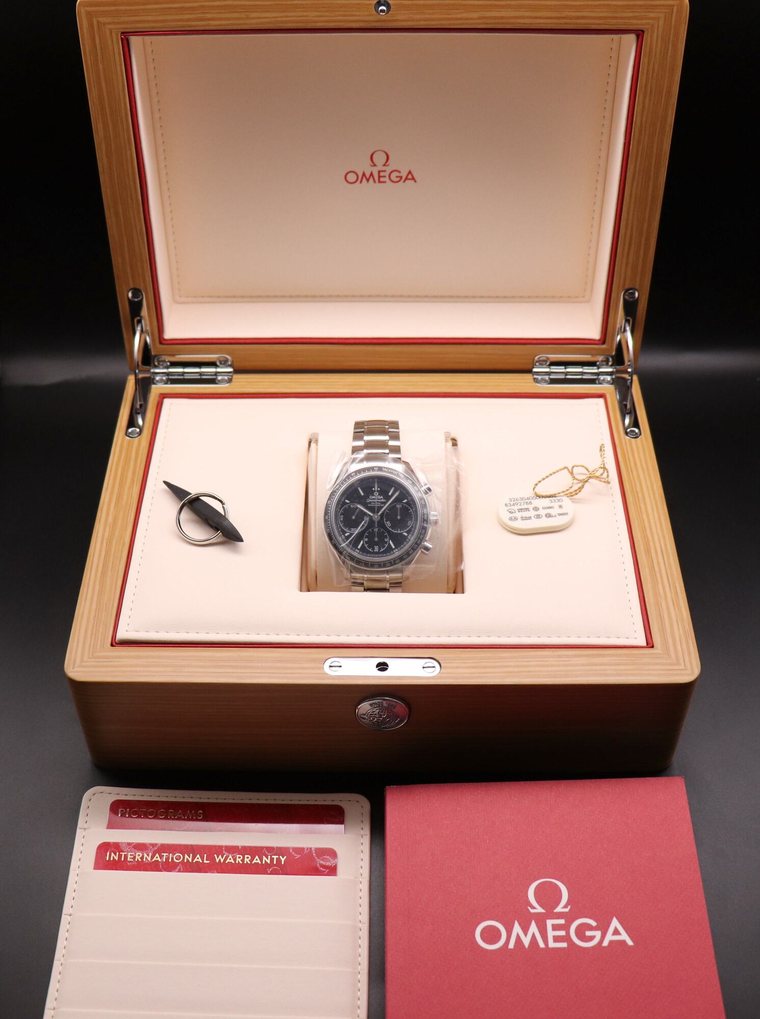 Omega Speedmaster 326.30.40.50.01.001