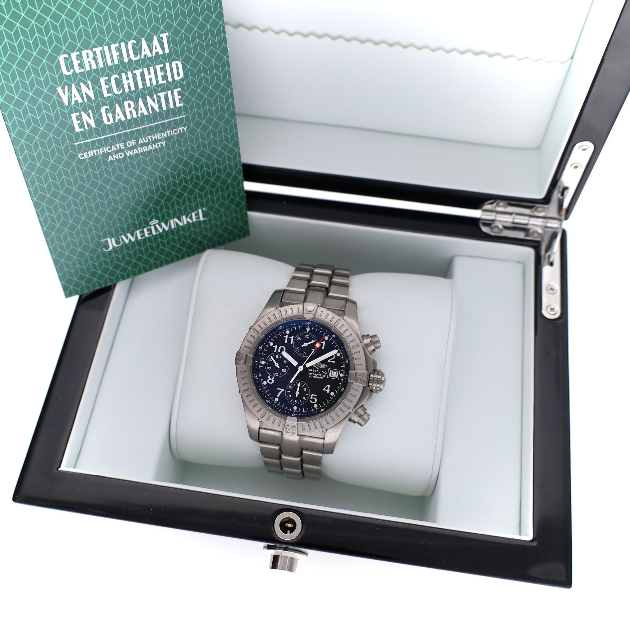 Breitling Avenger E13360